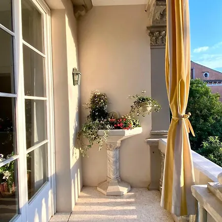 Lilac Luxury * Lido di Venezia